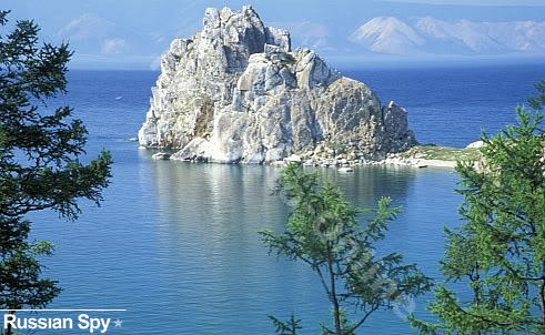 Danau 
<br />Baikal di Rusia, di dalam danau laut tawar terbesar di dunia  ini 
<br />dikabarkan menjadi tempat pertempuran penyelam militer Soviet dan  
<br />alien, 1982. Dari tujuh penyelam, 3 tewas, 4 luka parah.