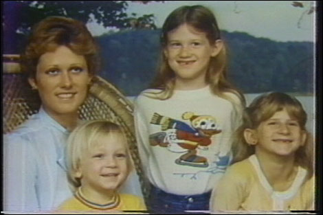 Diane Downs bersama tiga anaknya